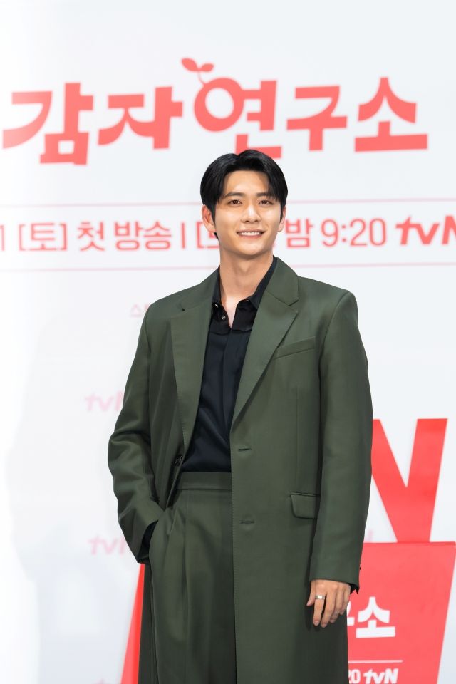 [종합] "무방부제 드라마"…이선빈X 강태오의 스며드는 B급 로코 '감자연구소'