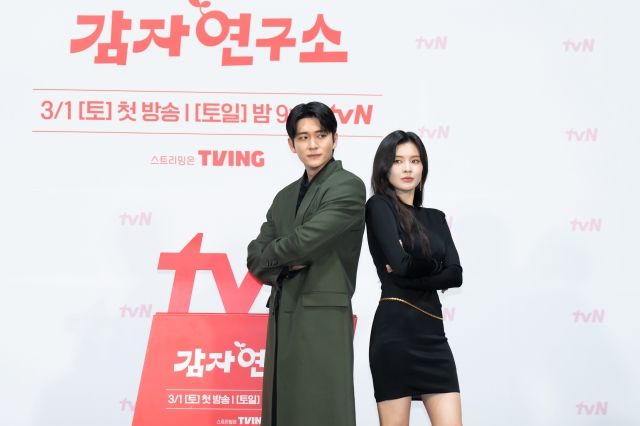 [종합] "무방부제 드라마"…이선빈X 강태오의 스며드는 B급 로코 '감자연구소'