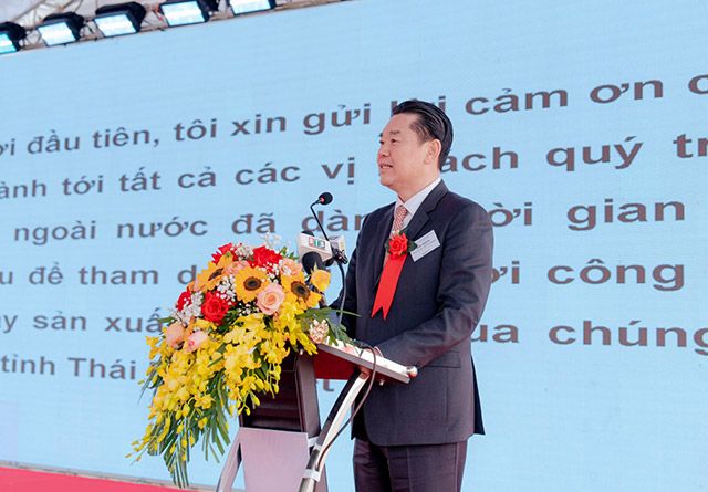 김인규 하이트진로 대표이사는 6일 베트남 타이빈성에 위치한 그린아이파크 산업단지에서 해외 생산 공장 건립 착공식에서 인사말을 하고 있다./사진=하이트진로