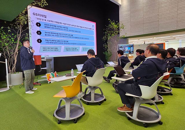 권태홍 GS리테일 52g 파트장이 지난 3월 19일 서울 강남구 역삼동 GS타워에서 열린 52g 협의체에서 고객과 현장 중심 AX과제에 대해 설명하고 있다./사진=GS리테일