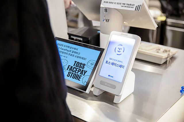 GS25 도어투성수 매장서 토스 페이스페이 결제 시스템이 운영되고 있다./사진=GS25