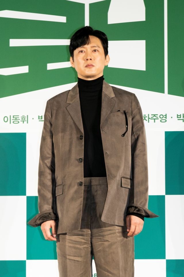 [종합] 하정우→차주영의 말맛 앙상블…골프 몰라도 웃긴 블랙 코미디 '로비'