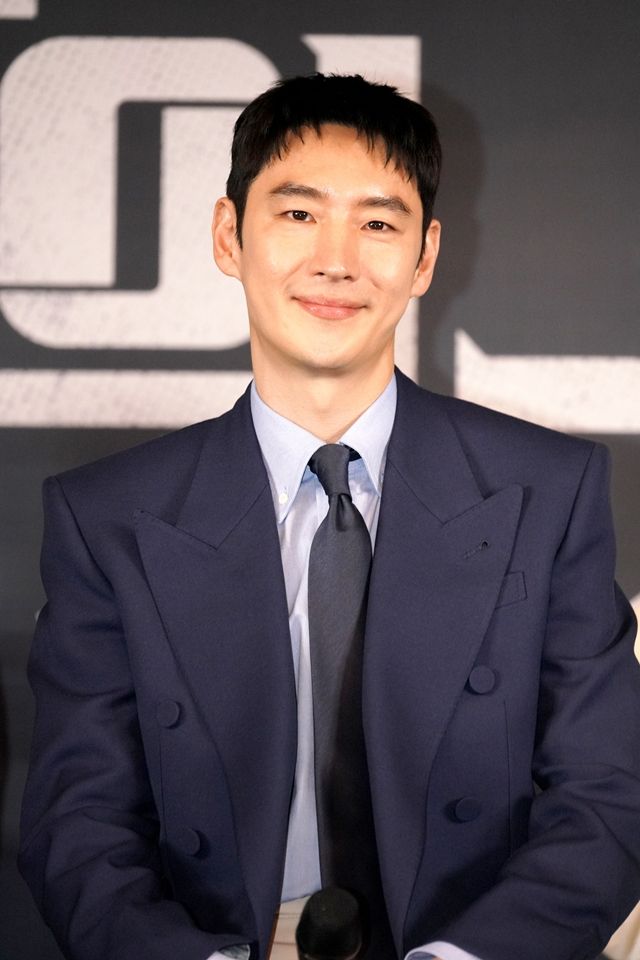 [종합] "새로운 모습에 대한 욕심, 용기 내서 시도"…이제훈이 보여줄 진짜 '협상의 기술'