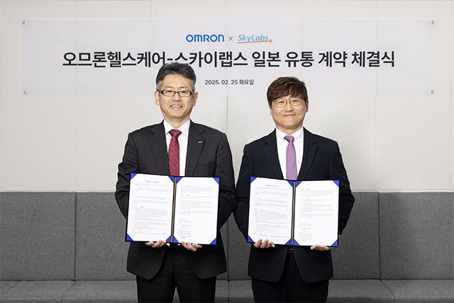 (왼쪽부터) 히로유키 카토 오므론헬스케어 일본 사업 총괄 책임자, 이병환 스카이랩스 대표 /사진 제공=스카이랩스