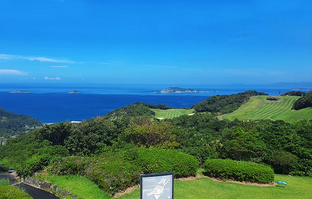 노모자키GC 클럽하우스에서 바다 조망이 일품이다.