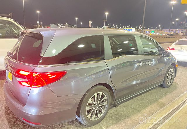 뉴어크 공항 앞에서 대기 중인 옐로라이드 차량(사진촬영=서미영 기자)