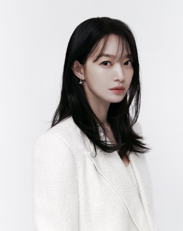 신민아, "'악연' 통해 새로운 내 모습 봐…악역 갈증은 여전해" [인터뷰]