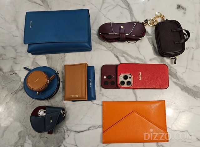 임 대표의 가방 속 작은 소지품들, 피브레노의 아이코닉한 제품들로 채워져 있다.