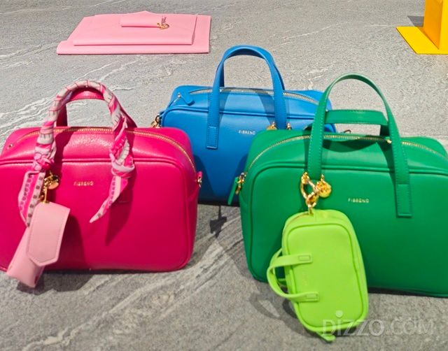 안국 본점에서 만난, 알록달록한 색감이 돋보이는 가방들.