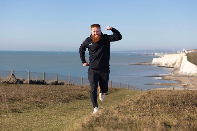 테 아라로아(Te Araroa)를 달리고 있는 러스 쿡(Russ Cook) ©PinPep