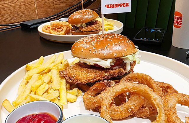 신메뉴 크리스퍼 버거./사진=김경희