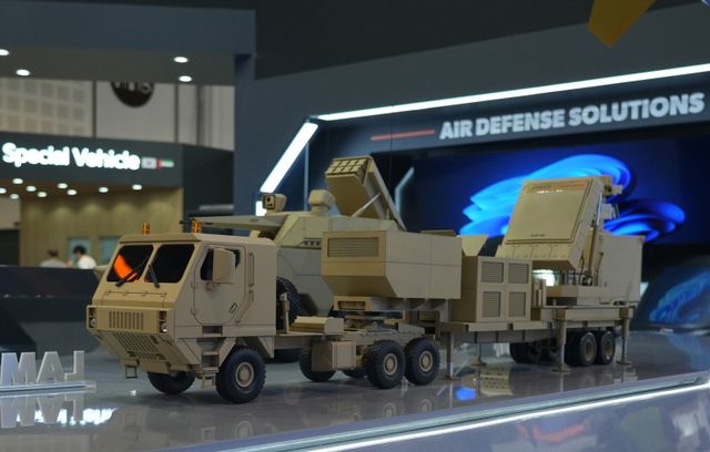지난 2월 UAE 아부다비에서 열린 IDEX 2025에 전시된 한화시스템의 장사정포요격체계 다기능레이다(LAMD MFR) / 사진 제공=한화시스템