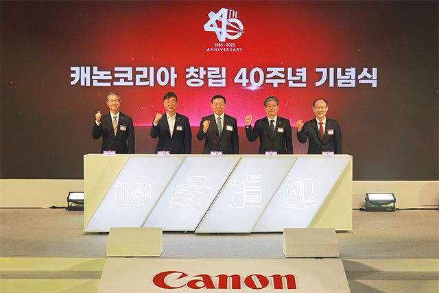 (좌측부터) 키요미 테츠지 캐논 이미징 사업본부 부본부장, 이민근 안산시장, 신동빈 롯데그룹 회장, 코시미즈 요시유키 캐논 디지털프린팅 사업본부 소장, 박정우 캐논코리아 대표이사 /사진 제공=캐논코리아