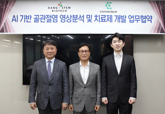 (왼쪽부터)강스템바이오텍 나종천 대표, 강경선 기술고문, 코넥티브 노두현 대표 /사진 제공=강스템바이오텍