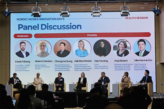 ‘의료 기술 혁신 가속화: 진단 및 치료의 발전 방향’을 주제로 열린 패널 세션에서 양국 전문가들이 고령화 대응을 위한 디지털 헬스 전략을 논의하고 있다. /사진=김정아 기자