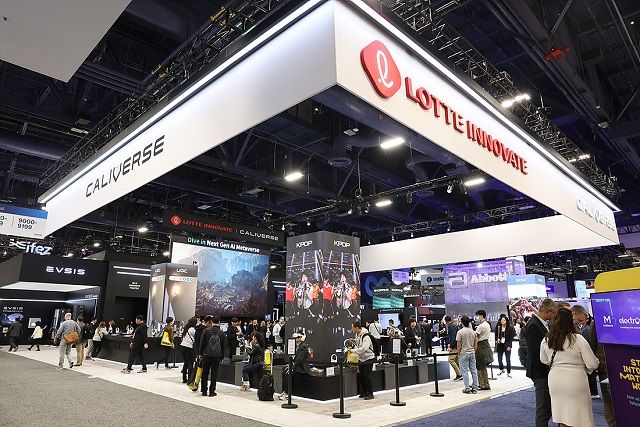 롯데이노베이트의 자회사 칼리버스의 CES 2025 전시 부스/롯데지주