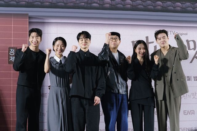 [종합] "계속 생각나는 맛"…강하늘·고민시의 '맵고 짠' 키친 로맨스 '당신의 맛'