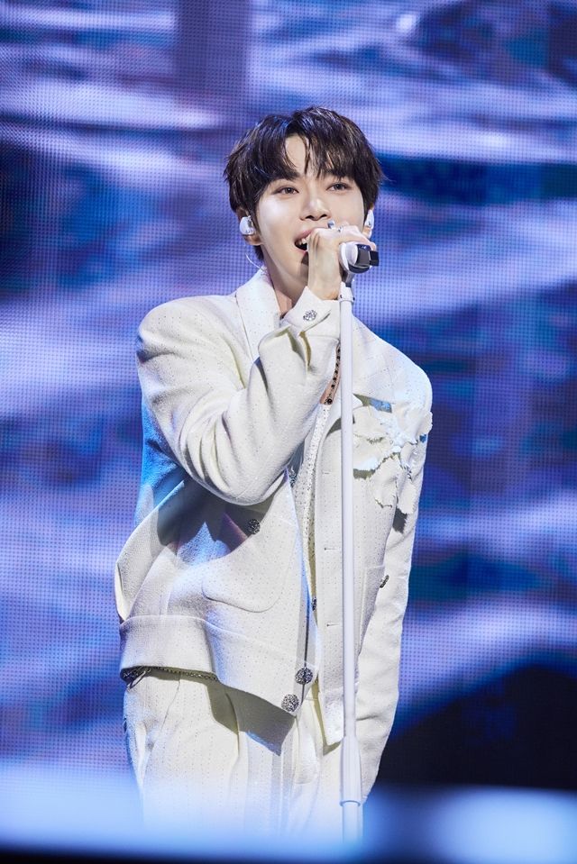 [공연뷰] 날개가 된 시즈니, NCT 도영을 날아오르게 한 힘