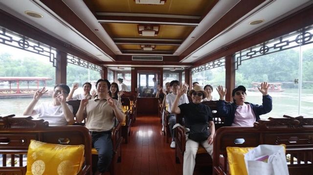 수서호를 관람하는 대표단의 모습 / 사진 제공=강소성문화관광청