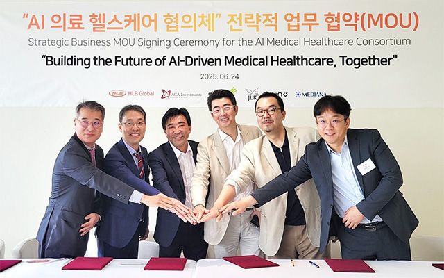 (왼쪽부터) 김광재 HLB글로벌 대표, 김동민 제이엘케이 대표, ACA 아즈마 아키히로 회장, 곽민철 메디아나/셀바스AI 대표, 윤승현 셀바스AI 사장, 이예하 뷰노 대표 사진 제공=셀바스AI