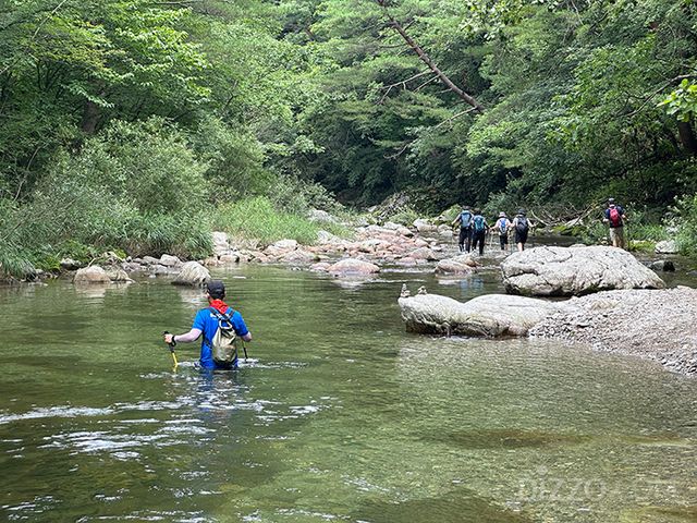 아침가리골을 지나는 모습(사진제공=승우여행사)