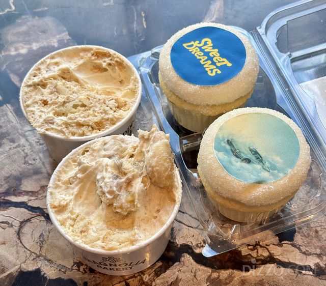 매그놀리아 베이커리의 BTS 제이홉과의 협업 컵케이크와 바나나푸딩 