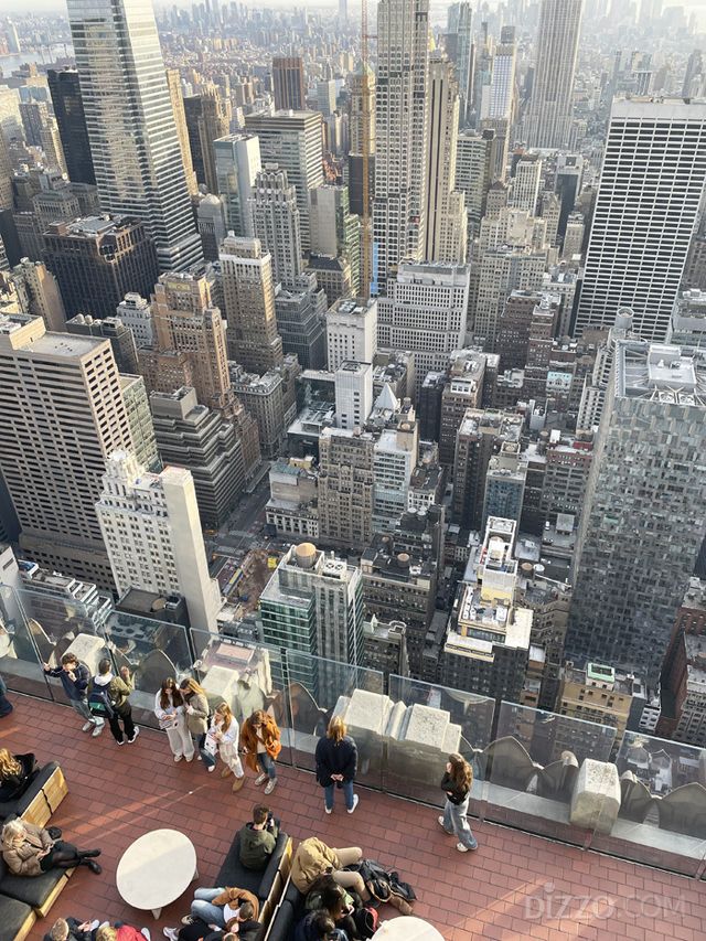 30 록펠러 플라자 꼭대기의 '톱 오브 더 록' 전망대