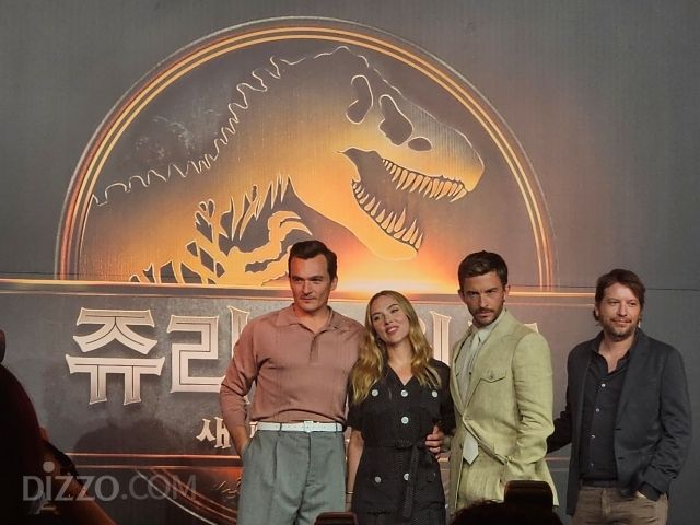 영화 '쥬라기 월드: 새로운 시작'에서 열연한 배우 루퍼트 프렌드,스칼렛 요한슨,조나단 베일리,가렛 에드워즈 감독(왼쪽부터) / 사진 : 디지틀조선일보 DB