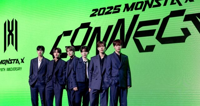 [종합] '완전체' 몬스타엑스, 팬 위한 '공연'→새 앨범 예고…"10년의 모든 순간 몬베베"
