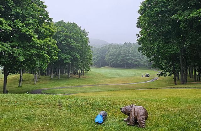 오누마 코스 파5 10번 홀(590야드) 블루 티박스.
