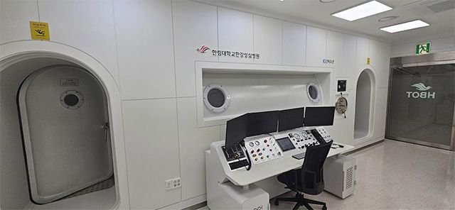 한림대한강성심병원이 최근 추가 도입한 고압산소치료 챔버 3호기 통제실 모습 /사진 제공=한림대한강성심병원