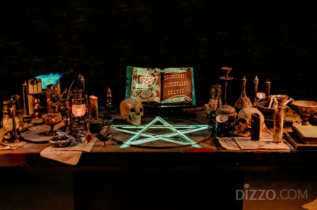 컨저링 유니버스 투어 말레이시아 전시 모습