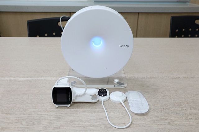 씽크 시스템은 초경량 센서(우측)와 데이터 송수신 장비로 구성된다. /사진 제공=한림대성심병원