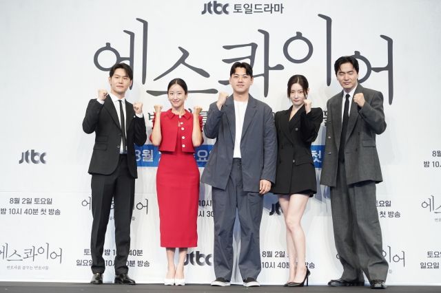 [종합] "왠지 위로돼"…'에스콰이어', '현실 컴백' 이진욱X'법정물 도전' 정채연의 성장기