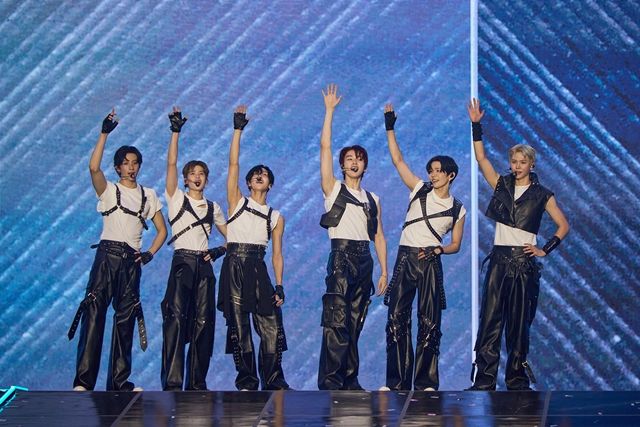 [공연뷰] 닻 올린 라이즈, 흰 천과 브리즈만 있으면 어디든 갈 수 있어