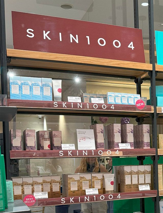 필리핀 미츠코시 뷰티에 스킨1004 제품이 진열되어 있다./사진=스킨1004