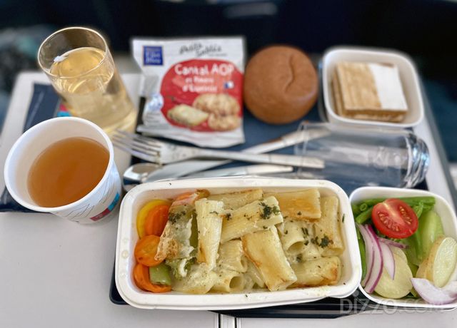 에어프랑스 기내식 중 화이트 파스타 메뉴(사진촬영=서미영 기자)