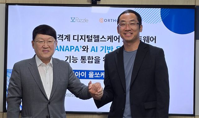 (왼쪽부터)퍼즐에이아이 김용식 대표와 올쏘케어 김종호 대표 /사진 제공=올쏘케어