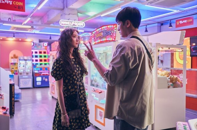 '악마가 이사왔다', 입소문 타고 예매율 역주행…韓 예매율 1위 등극