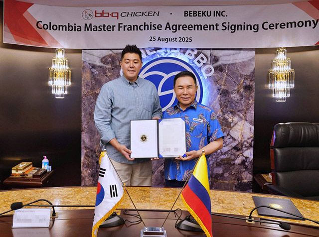 지난 24일 제너시스BBQ는 콜롬비아 현지 기업 베베쿠사와 마스터 프랜차이즈(MF) 계약을 체결했으며, 계약식에는 양사 주요 관계자가 참석했다. /사진=BBQ