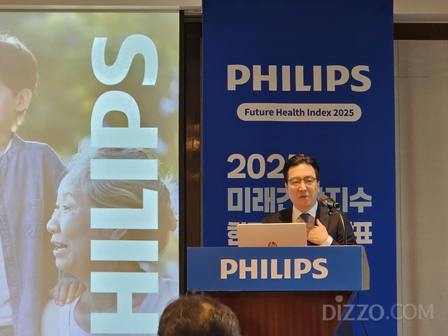 최낙훈 필립스코리아 대표가 27일 서울 중구 웨스틴조선호텔에서 열린 ‘미래건강지수 2025 한국 보고서’의 주요 내용을 발표하고 있다. /사진=김정아 기자