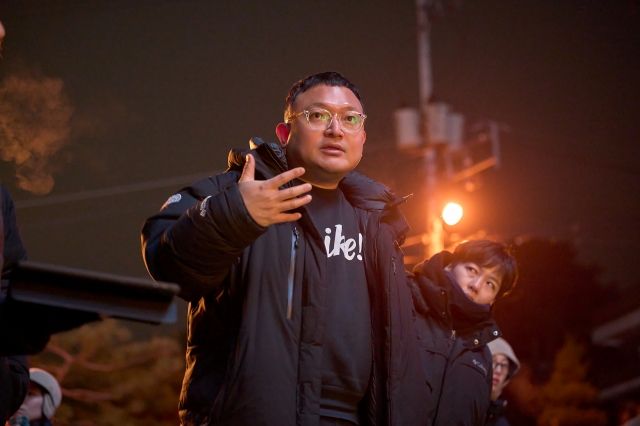 시리즈 '애마' 촬영 현장의 이해영 감독 / 사진 : 넷플릭스 제공