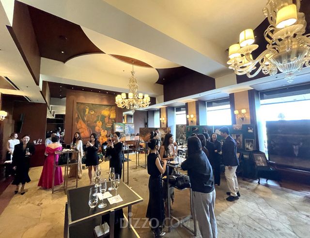 그랜드 하얏트 서울의 파리스바에서 열린 아트 살롱 '살롱 로맨티크 2' 현장(사진촬영=서미영 기자) 