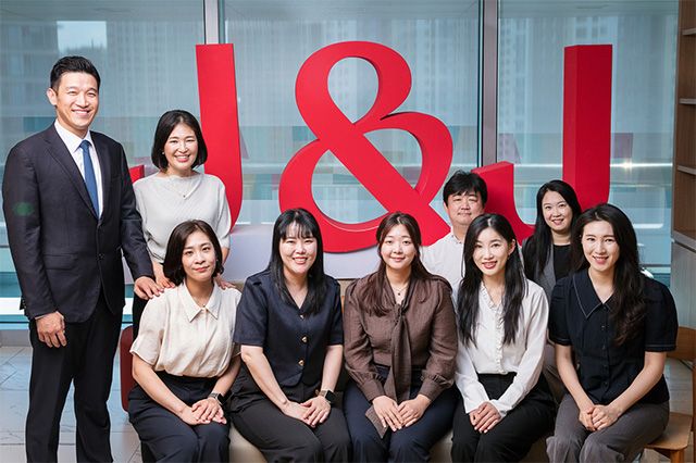 존슨앤드존슨 메드테크 코리아 전기생리학(EP) 부서의 IBHRE 합격자 단체 사진. /사진 제공 = 존슨앤드존슨 메드테크(Johnson&Johnson MedTech))