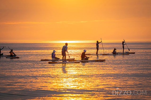 아일랜드 리솜에서 진행되는 패들&서프 클래스 현장 모습(사진제공=호반호텔앤리조트)