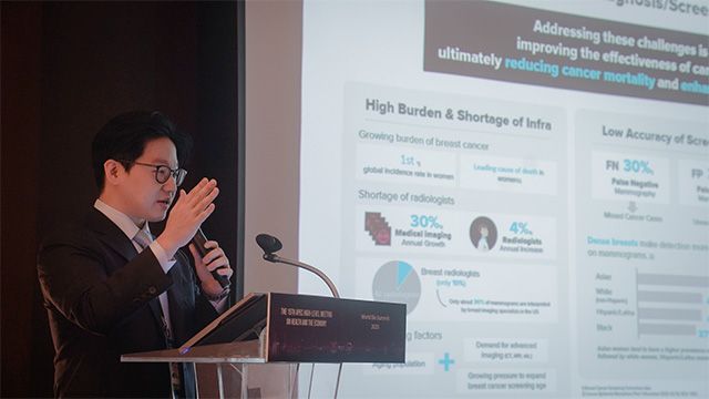 루닛 서범석 대표가 16일 서울 신라호텔에서 열린 ‘제15차 APEC 보건과 경제 고위급 회의’에서 ‘AI 기반 암 진단과 정밀의료’를 주제로 발표하고 있다. /사진제공=루닛