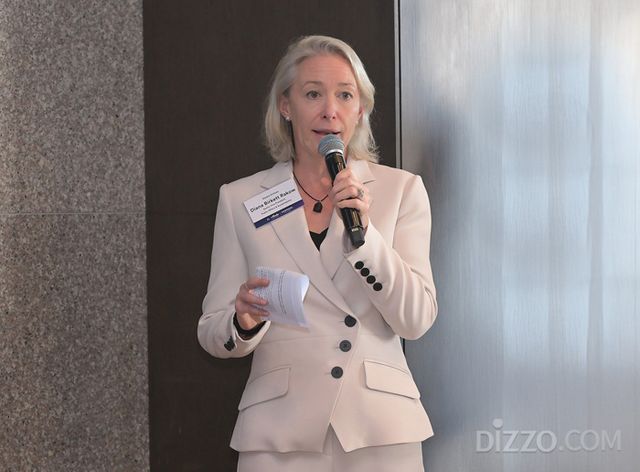 지난 15일 서울 중구에 위치한 더 플라자 호텔에서 개최된 하와이안항공 인천-시애틀 직항 노선 취항 기념 기자간담회에서 다이애나 벌켓 라코우 알래스카 에어 그룹 대외협력 및 지속가능경영 수석 부사장 겸 하와이안항공 신임 CEO 예정자가 환영사를 하고 있다.(사진제공=하와이안 항공)