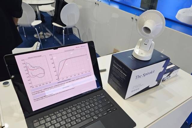 티알(TR)의 AI 기반 폐기능검사기 ‘The Spirokit’. 호흡 패턴을 분석해 의료진의 진단을 보조한다.