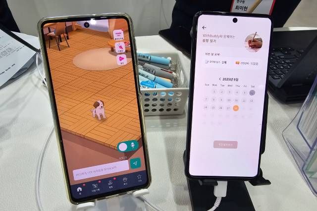 청소년용 웰니스 앱 ‘위드버디’ 시연 화면. 반려 캐릭터와 상호작용하며 감정을 관리할 수 있도록 설계됐다.