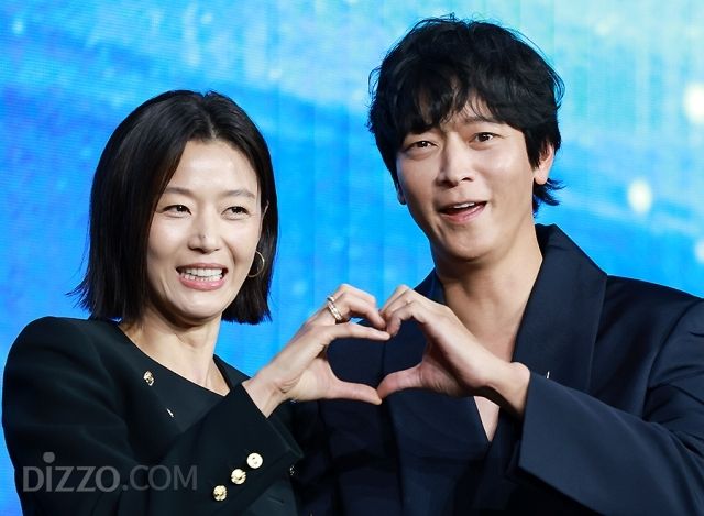 "'느좋' 느낌?"…전지현X강동원, 서로가 이유가 된 '북극성' 볼 이유 [종합]